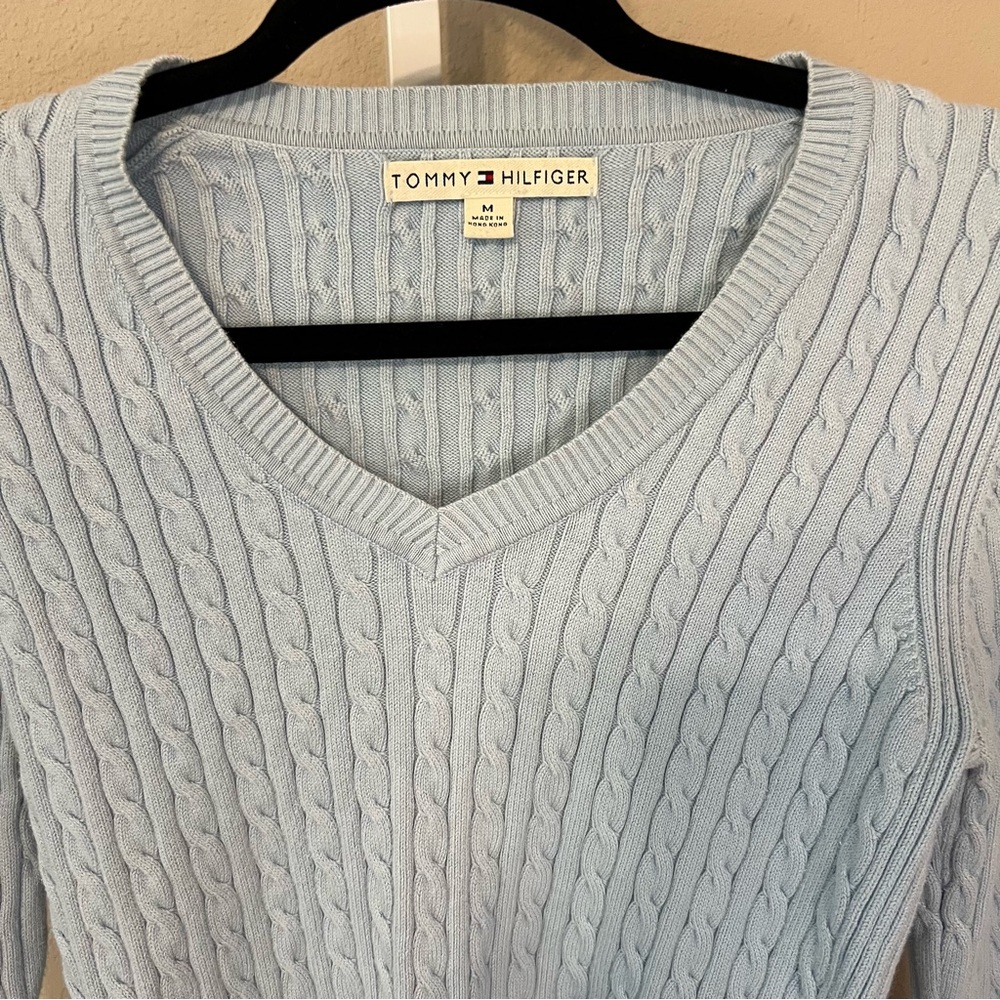 Tommy Hilfiger Women's Light Blue Cable Knit V-Neck Sweater - Picture 2 of 4